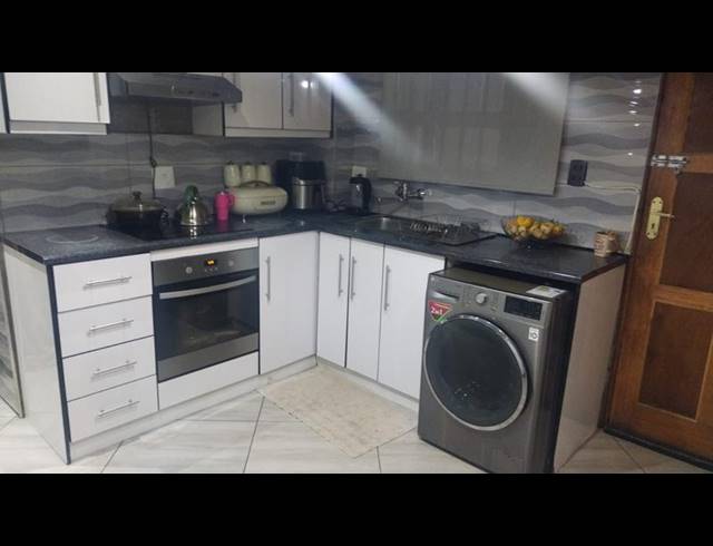 3 BEDROOM HOUSE FOR SALE IN ETWATWA